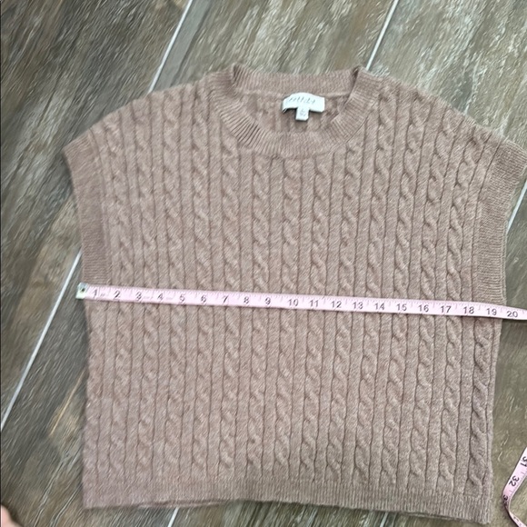 Gilli Tan Cable Knit Sleeveless Blouse - Picture 5 of 7